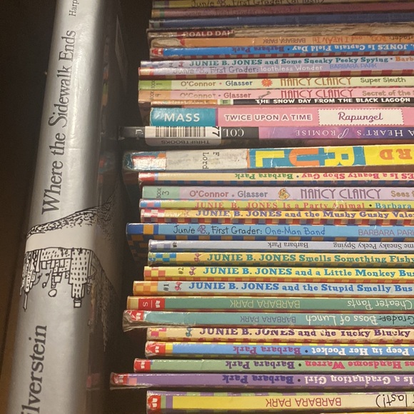 Books - Picture 4 of 4